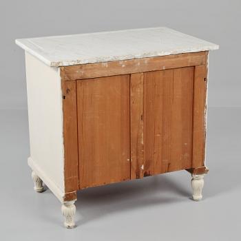 KOMMOD, omkring sekelskiftet 1800/1900.