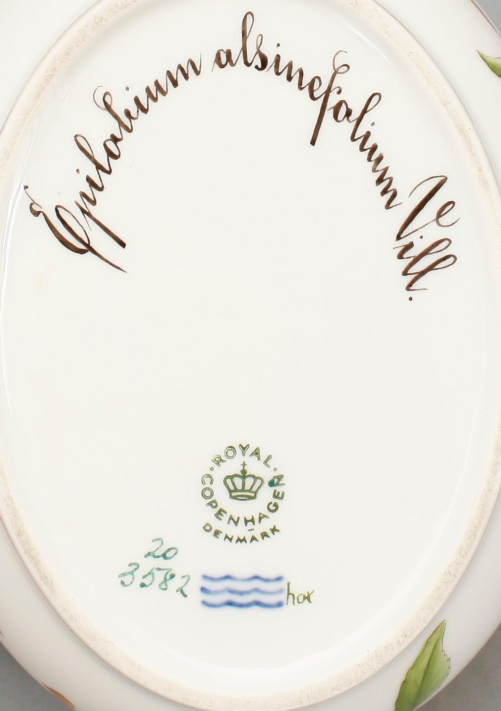 SKÅL, porslin "Flora Danica", Royal Copenhagen, Danmark 1900-tal.