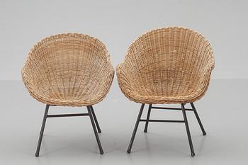 KARMKORGSTOLAR, ett par, 1900-talets andra hälft.