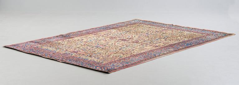 SEMI-ANTIQUE SILK KASHAN. 327 x 233,5 cm.