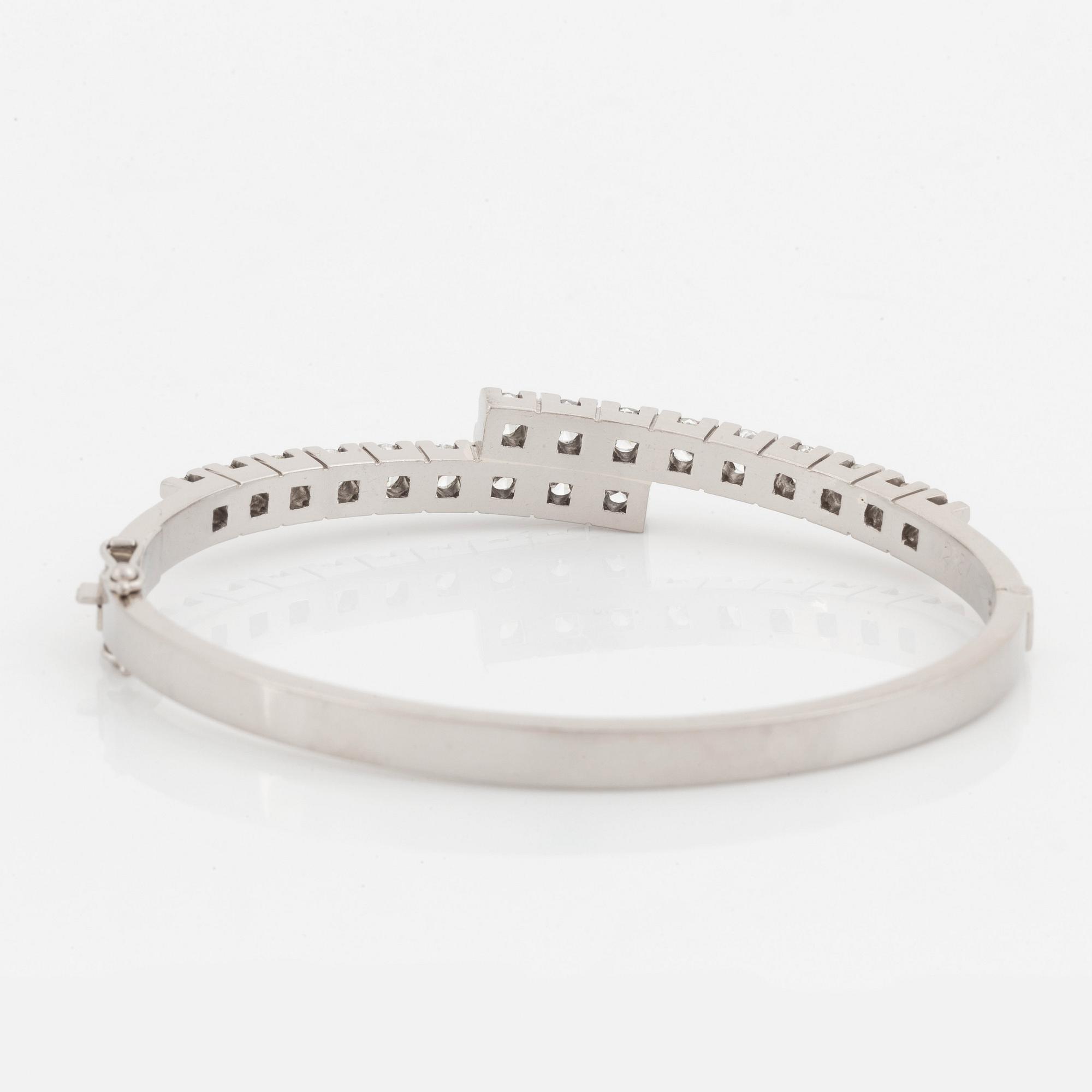 Armband 18K vitguld med runda briljantslipade diamanter.