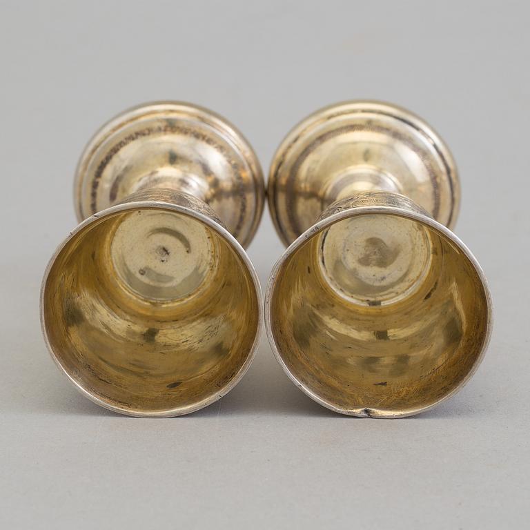 A pair of Russian 19th century parcel-gilt niello footed vodka cups, makers mark cyrillic "МД" (MD).