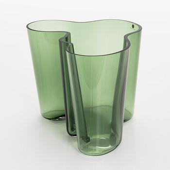 Alvar Aalto, a 'Savoy' 50-year jubilee vase, 3030, signed A. Aalto 1936-1986 Iittala 4180/8000.