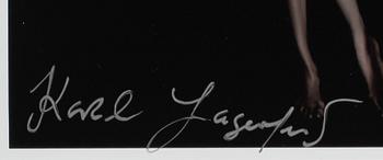 AUTOGRAFBILD, signerad Karl Lagerfeld, 2000-tal.