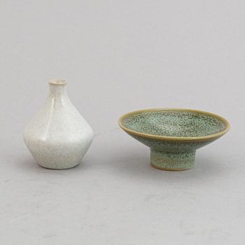 Bertil Lundgren, a set of four stoneware miniature vases and a bowl, Rörstrand, 1970's.