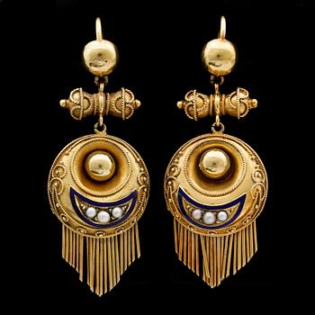 A pair of gold earrings, c. 1900.