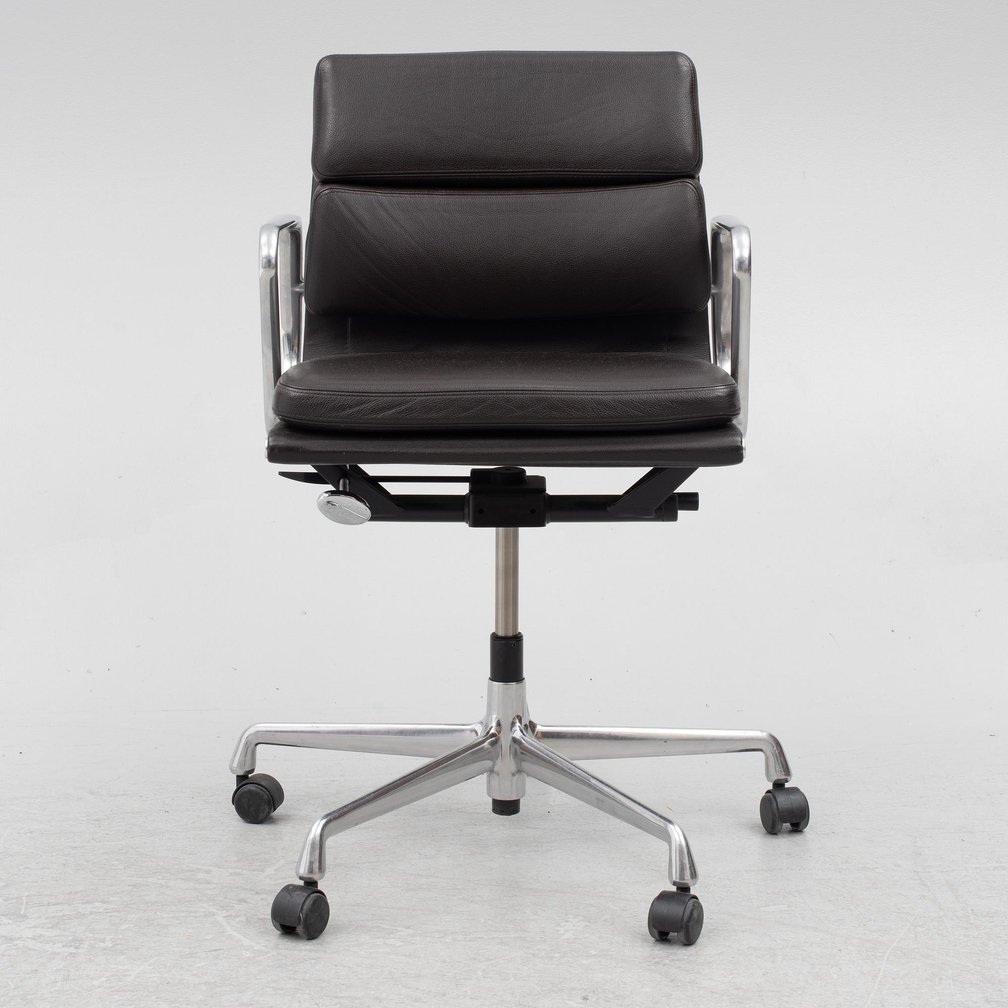 Charles & Ray Eames, office chair, "Soft Pad Chair EA217", Vitra.