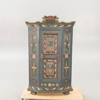 A painted Swdedish corner cupboard dated 1810/1833.