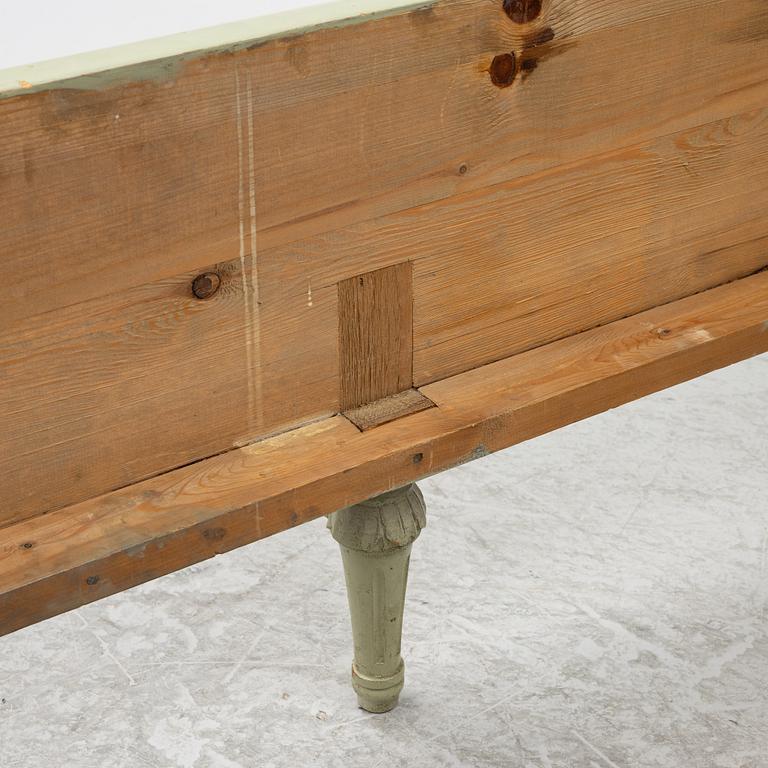 A late Gustavian bed, circa 1800.