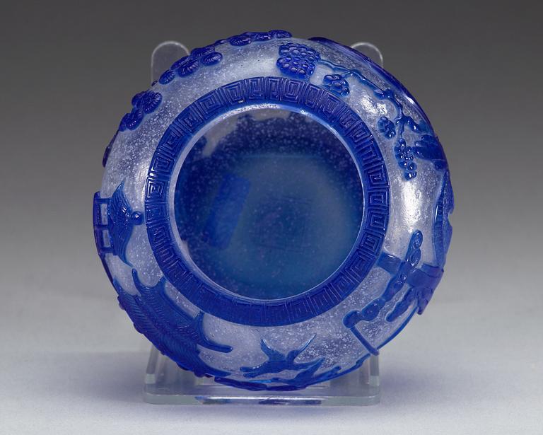 A Beijing glass brush washer, presumably late Qing dynasty with seal mark.