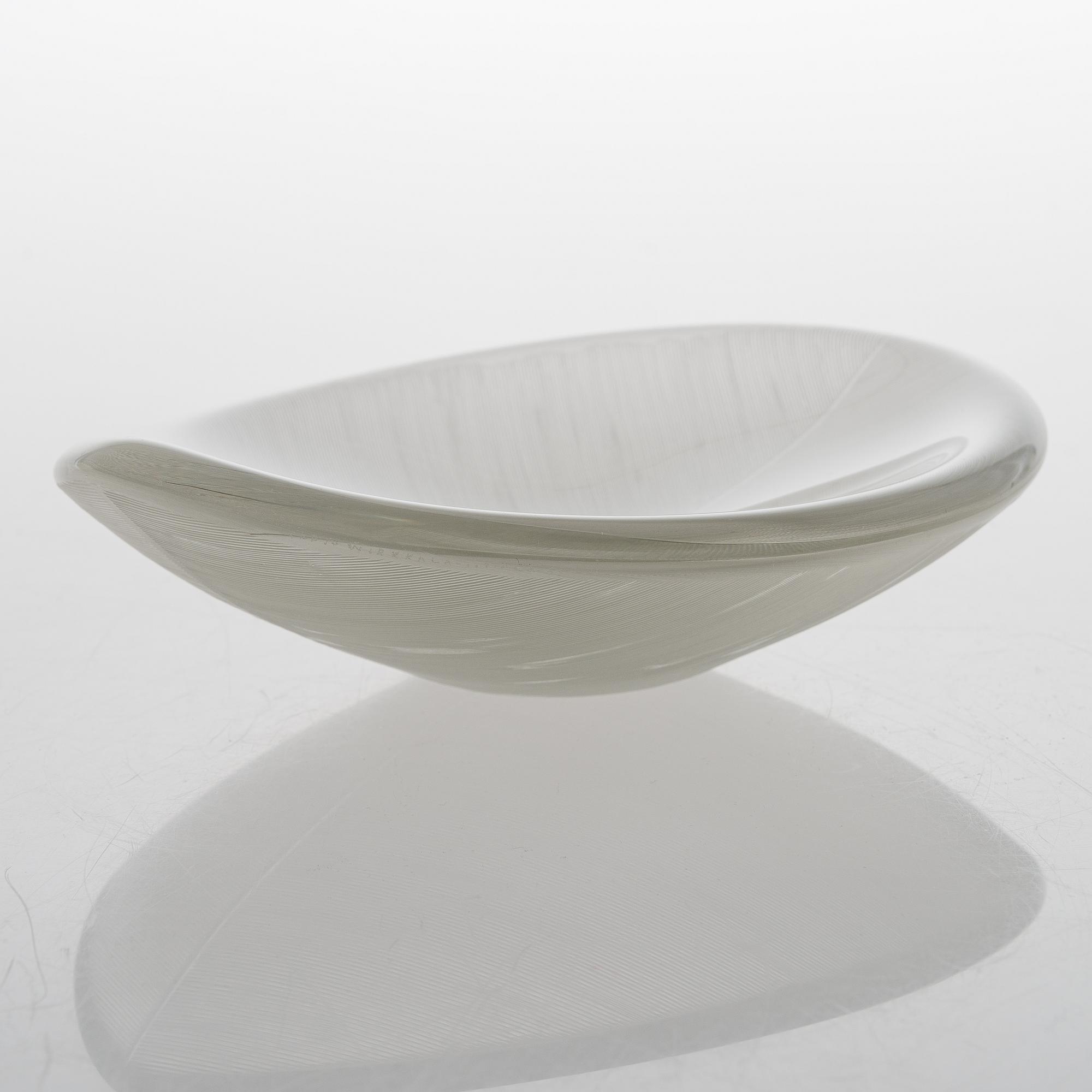 TAPIO WIRKKALA, A '3337' glass bowl, signed Tapio Wirkkala Iittala -58.