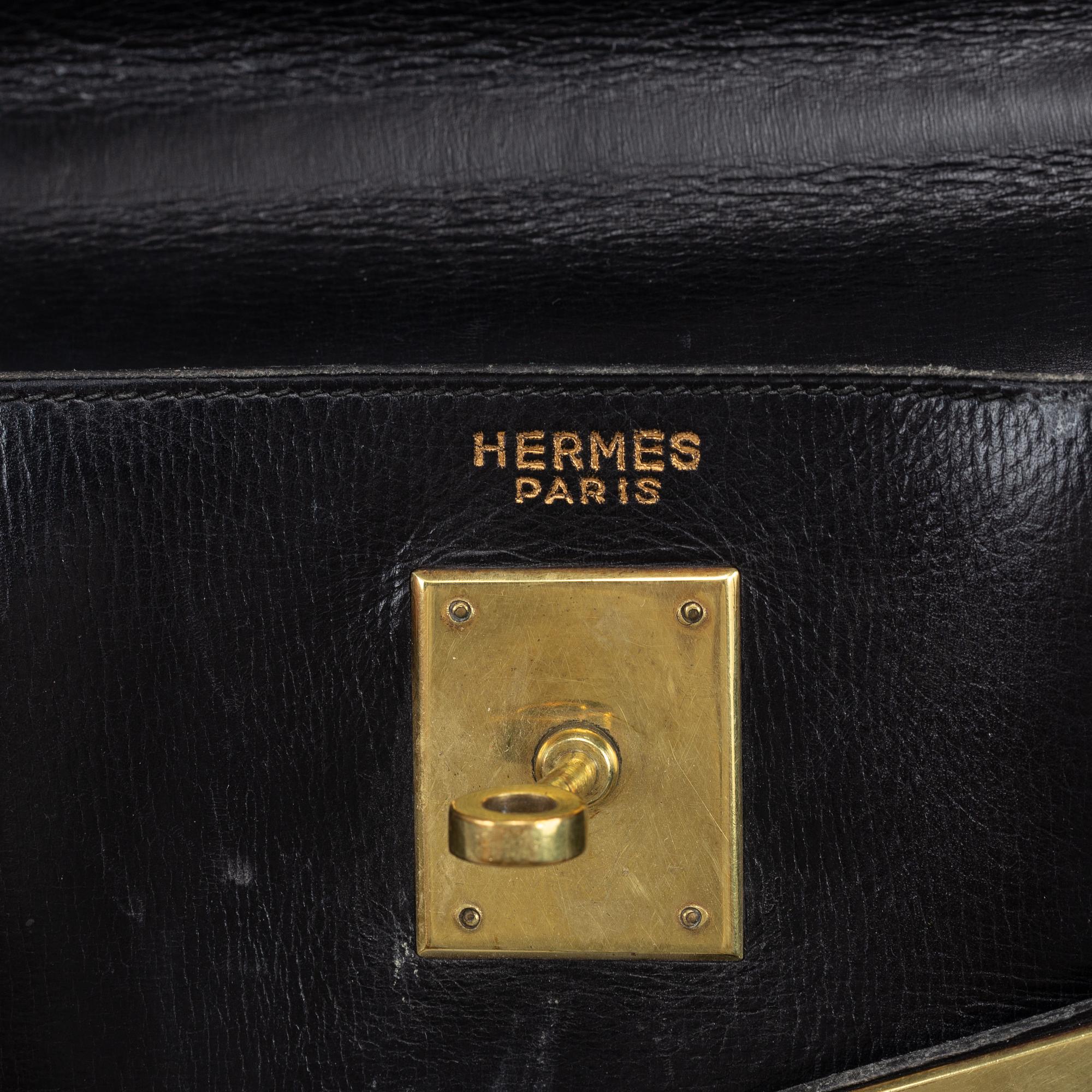 Hermès, a black leather 'Kelly' handbag.