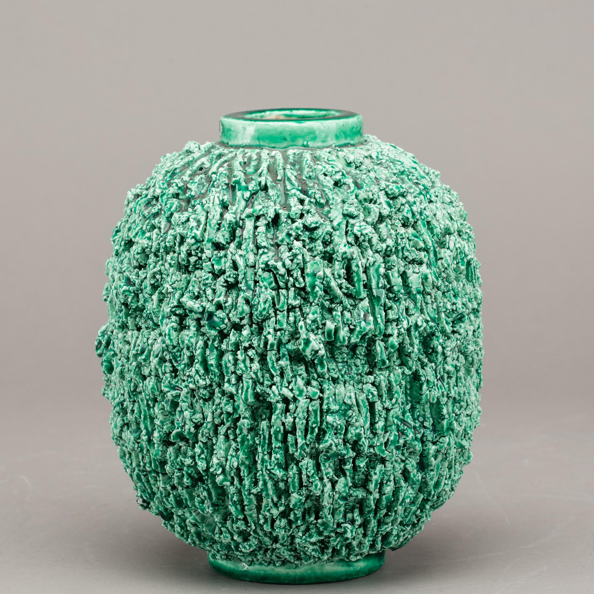 GUNNAR NYLUND, vas, "Igelkott" chamotterat stengods, Rörstrand, 1900-talets mitt/andra hälft.