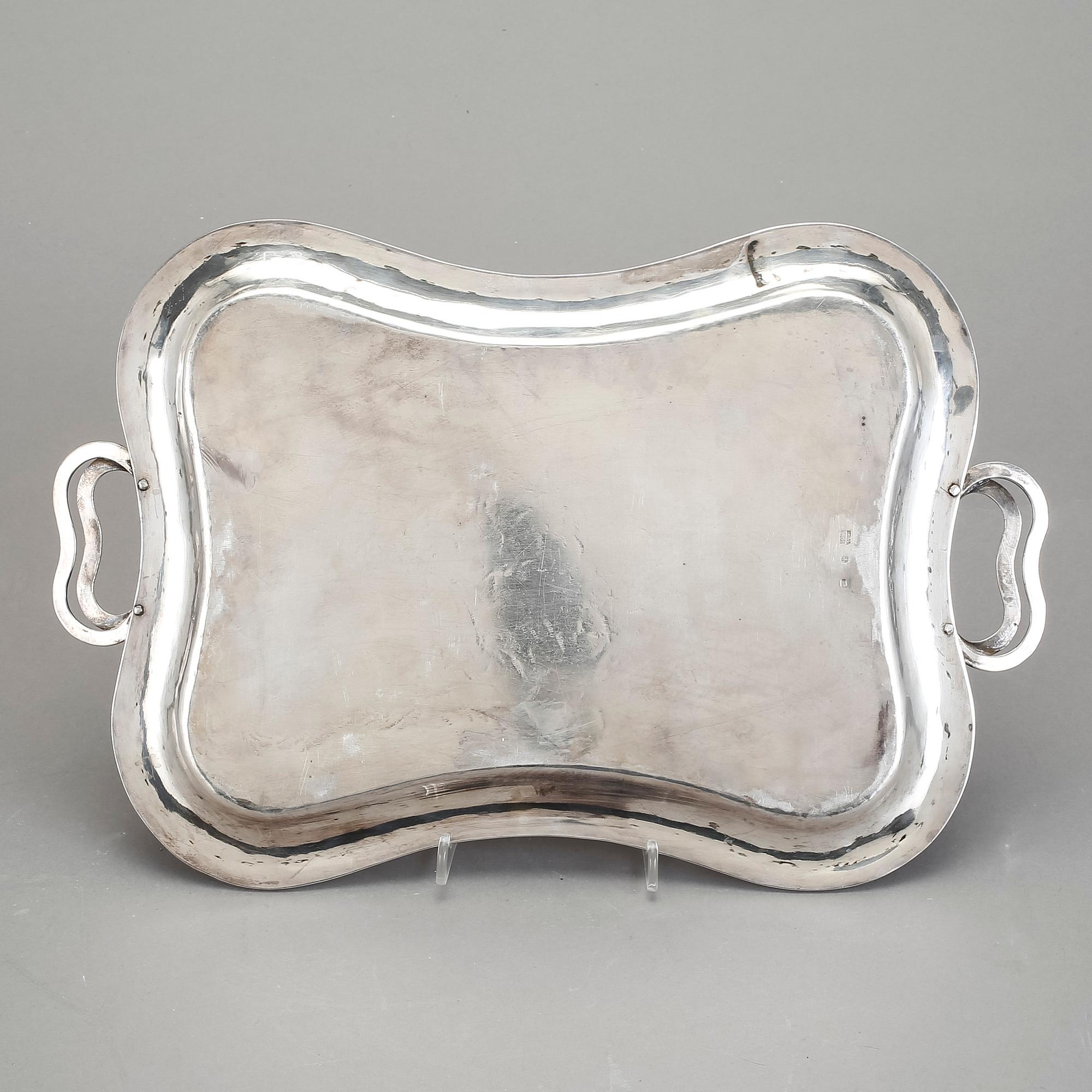 BRICKA, silver. Aleksandr Nikolayevich Mitin, Sankt Petersburg. Verksam 1842-1877. Vikt ca 673 gram.