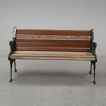 A tennis-/gardenbench, GLTK Gothenburg.