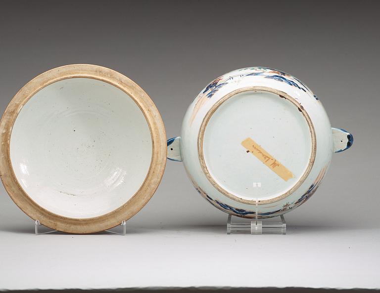 TERRIN med LOCK, porslin. Qingdynastin, Qianlong (1736-95).