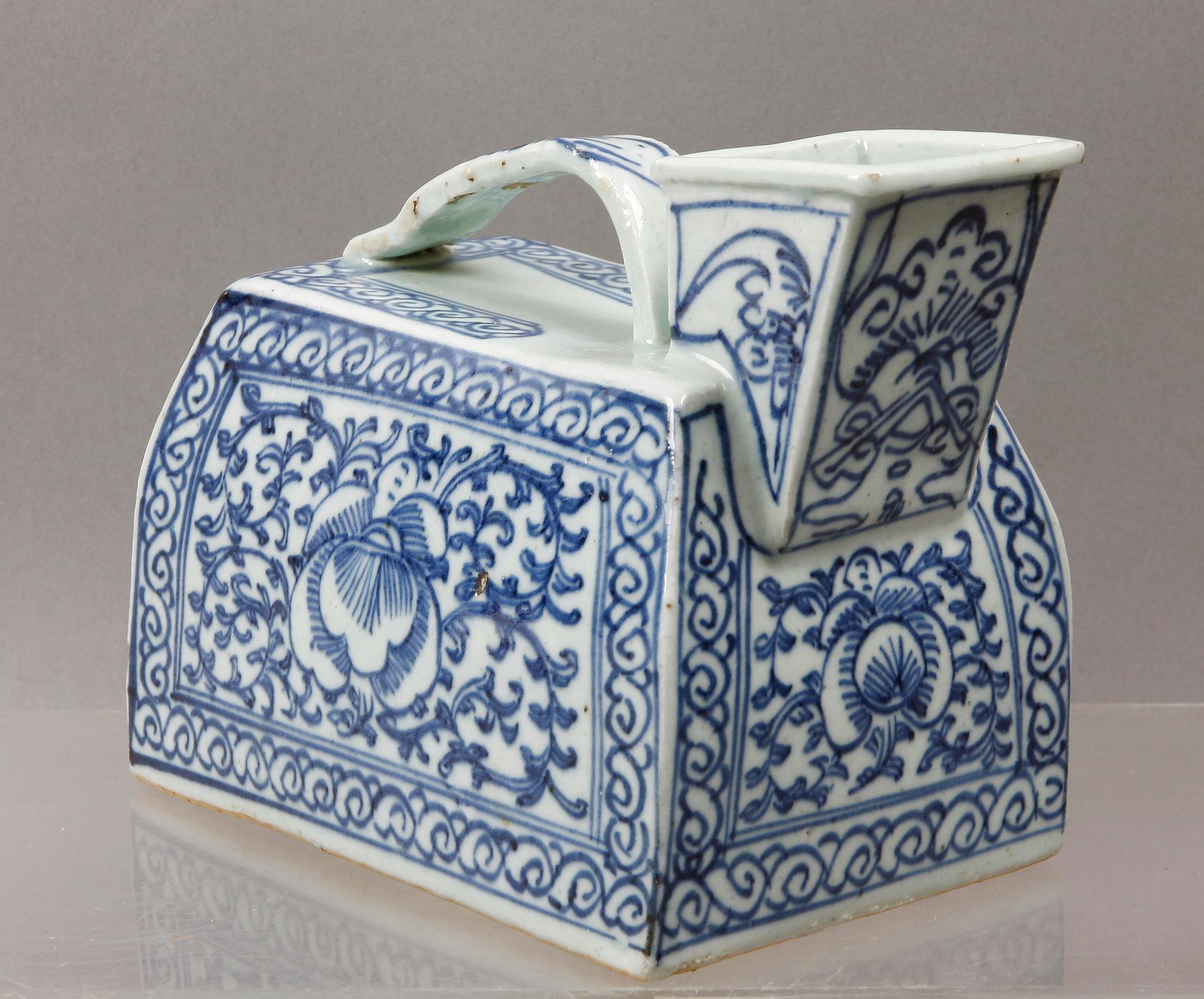 VATTENKANNA, porslin, Kina 1800-tal.