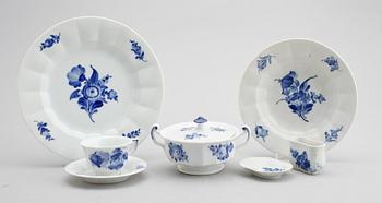 SERVISPORSLIN, 42 delar, "Blå Blomst", Royal Copenhagen.