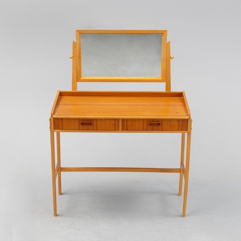 A teak make-up table from the second half of the 20th-century.