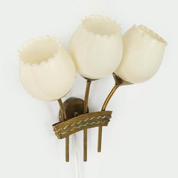 Paavo Tynell, A mid-20th century made to order wall light for Taito.