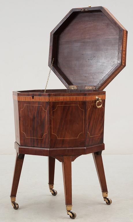 VINKYLARE. England, 1700-talets slut.