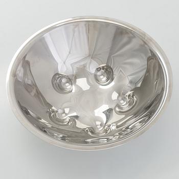 Stefan Lindfors, a stainless steel salad bowl with servers, Hackman, late 20th century.