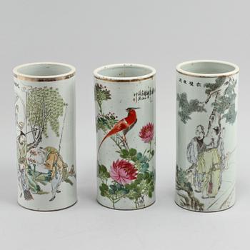 PENSELVASER, 3 st, porslin, Kina, 1900-tal.