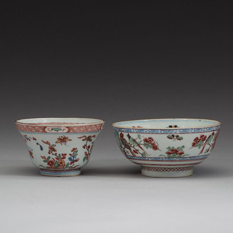 Two imari-verte 'Kakiemon' bowls, Qing dynasty, 18th Century.