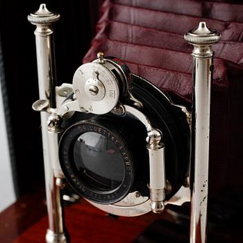 A foldable camera by Dr. Lüttke & Arndt Wandsbek, Germany, first half of the 20th century.