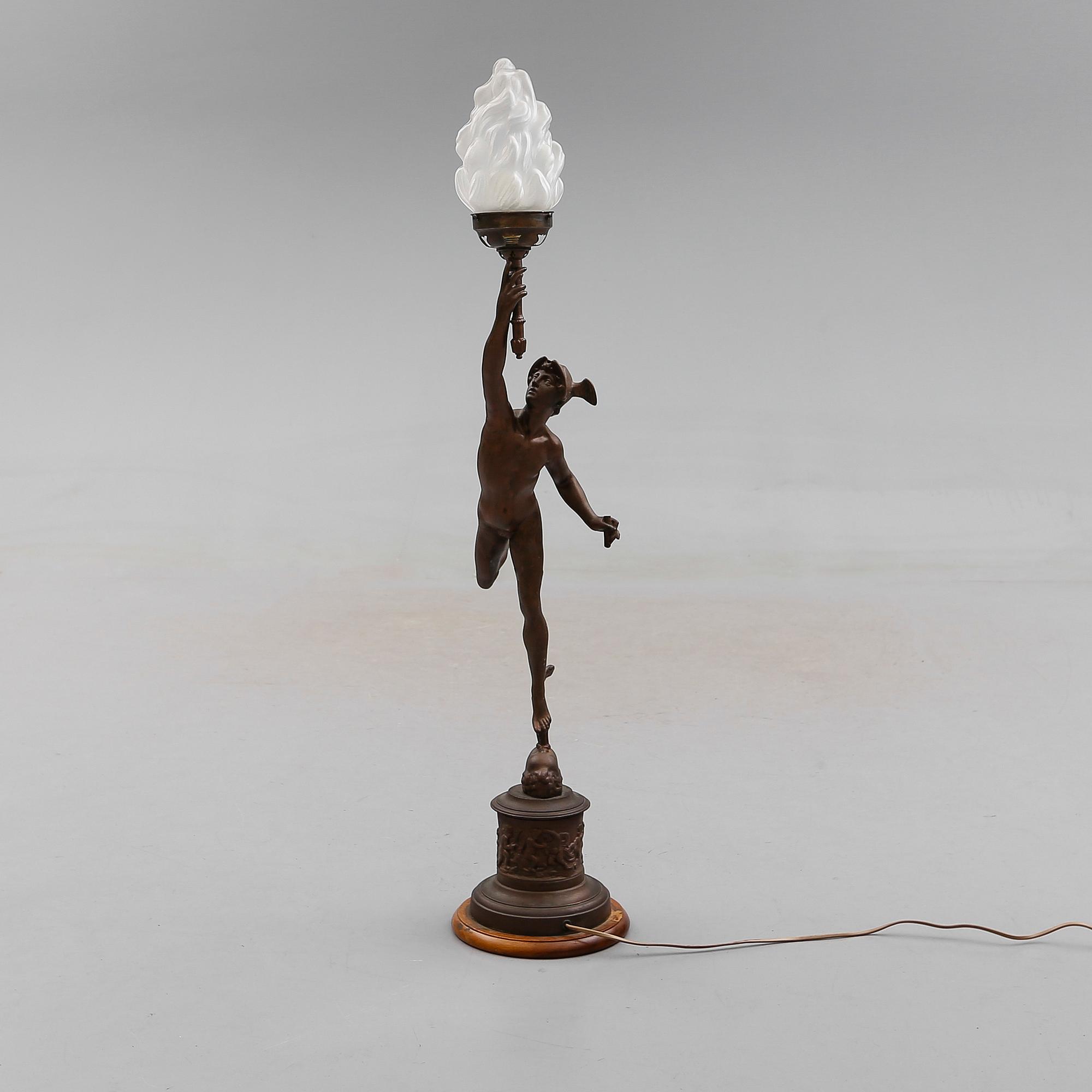 GOLVLAMPA, patinerad metall, 1900-tal.