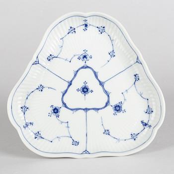 A 'Blue Fluted' / 'Musselmalet rifflet' porcelain centerpiece bowl, Royal Copenhagen, 1870-1890.