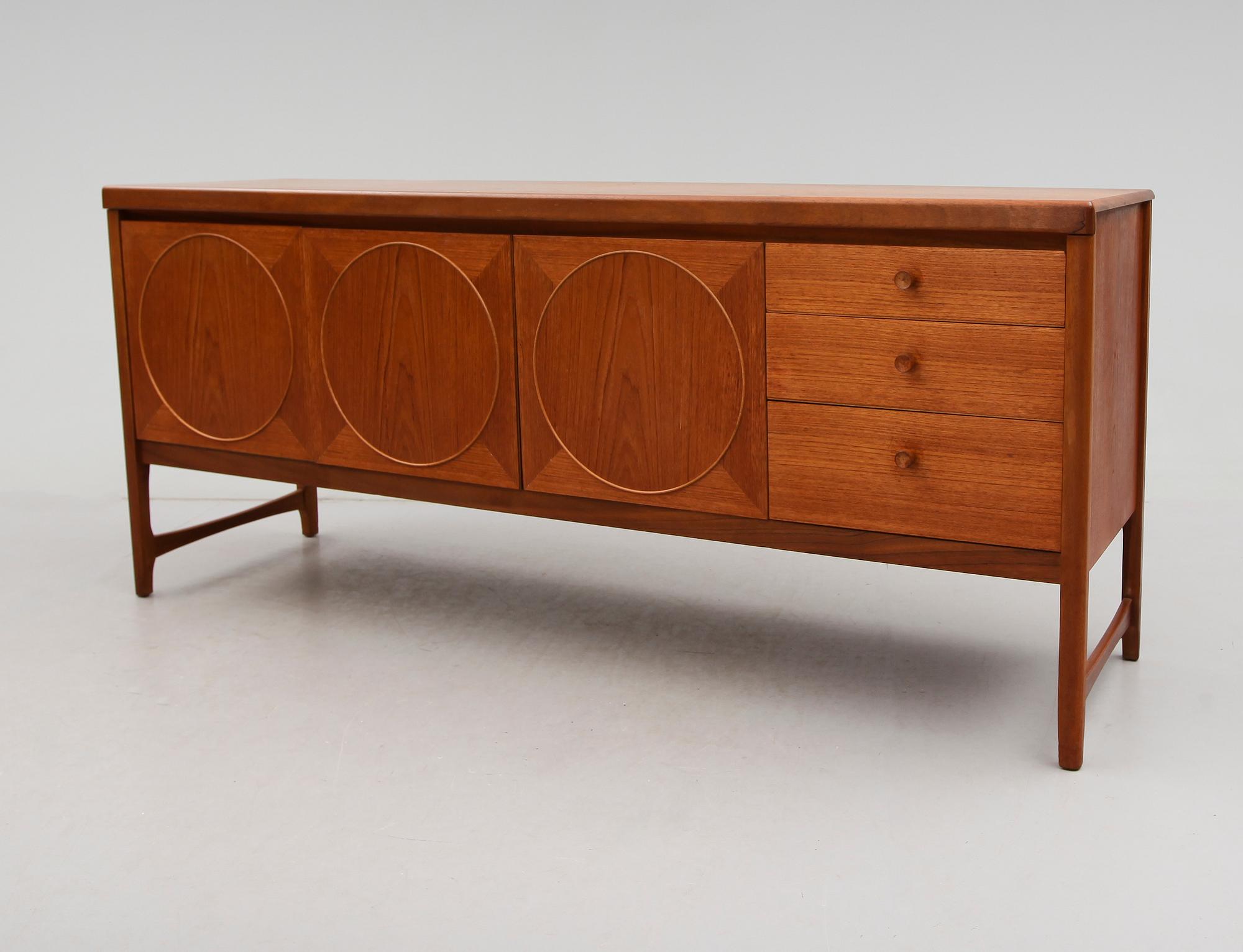 SIDEBOARD, England, Nathan, 1900-talets andra hälft.