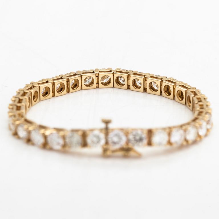 Tennisarmband, 14K guld med briljantslipade diamanter totalt ca 12.00 ct.