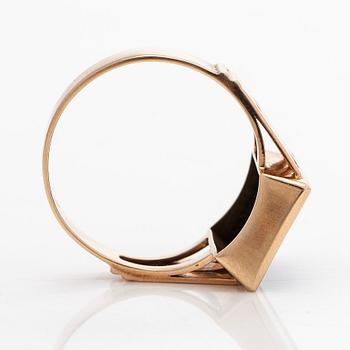 Ring, onyx, 14K gold, Westerback, Helsinki 1954.