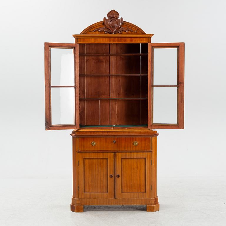 A mahogany book's cabinet, late 19th Century.