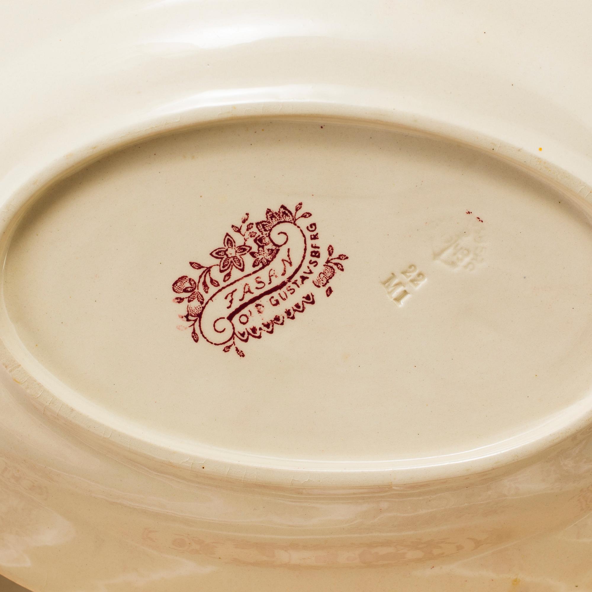 MATSERVIS 72 delar, flintgods. "Röd fasan", Old Gustavsberg, 1900-talets andra hälft.