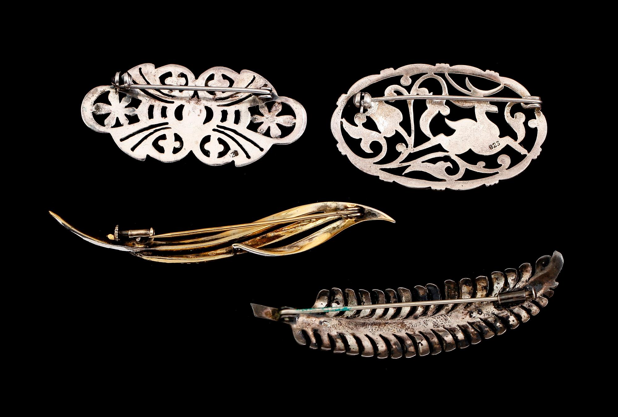 BROSCHER, 4 st, silver, 1900-talets första hälft.