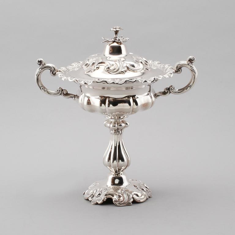 STRÖSOCKERSKÅL, silver, Carl Nyström, Stockholm 1854. Vikt ca 745 gram.