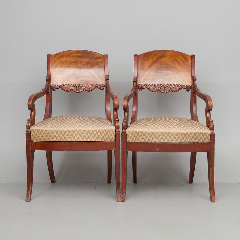 KARMSTOLAR, ett par, Biedermeier, Ryssland 1800-tal.