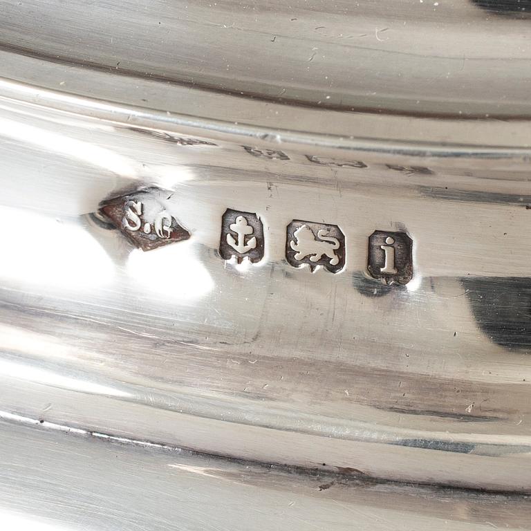 A silver teapot, creamer and sugar bowl, S Glass, Birmingham 1908.