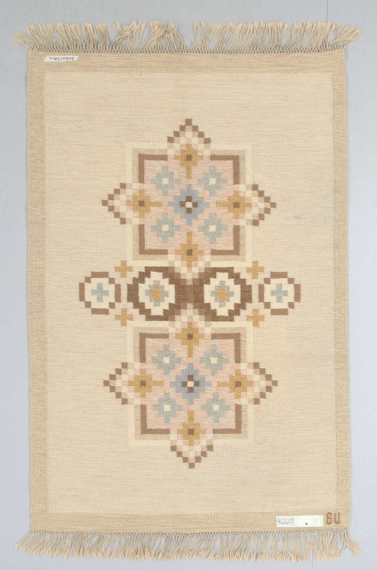 MATTA, rölakan, monogram BU. 206 x 137 cm.