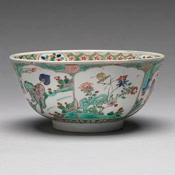 A famille verte bowl, Qing dynasty, Kangxi (1662-1722).