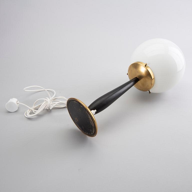 A mid 20th century table lamp.