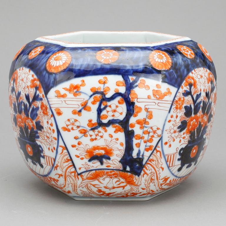 YTTERFODER, porslin, Imari, Japan, omkring år 1900.