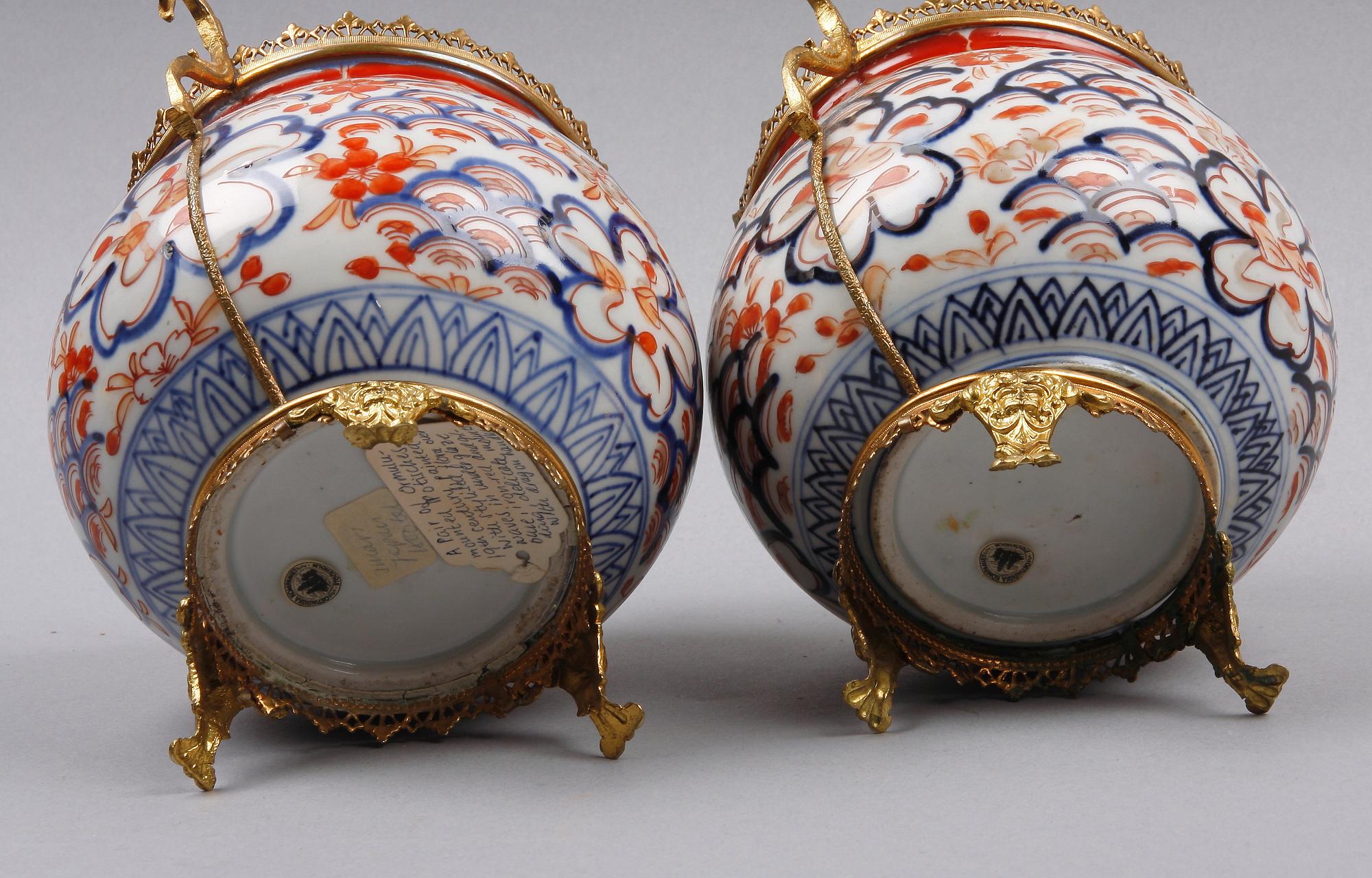 SKÅLAR, ett par, porslin och mässing, Japan, 1800/1900-tal.