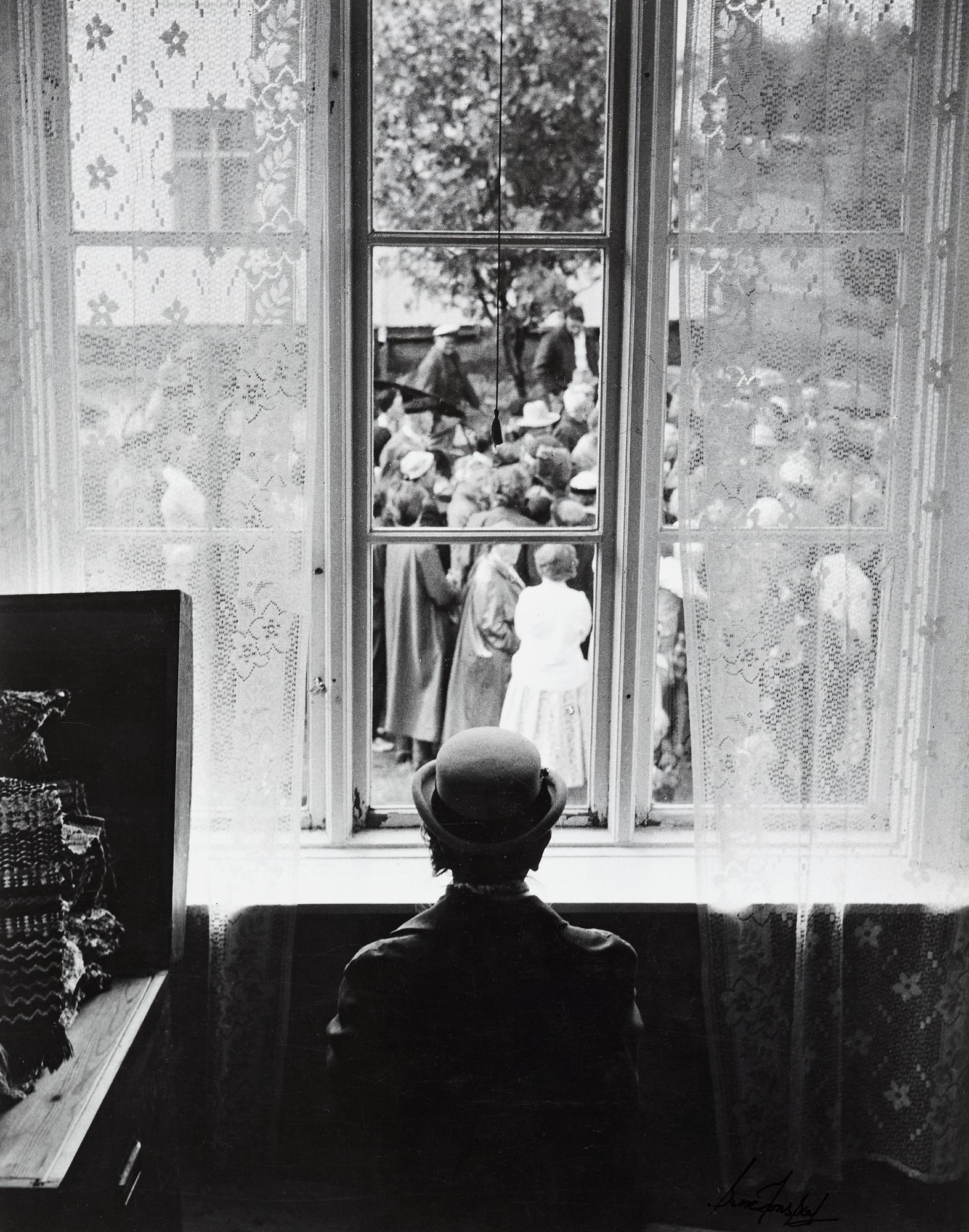 Sune Jonsson, "Auktionspubliken samlas", 1950's.