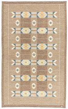 Ingegerd Silow, a flat weave carpet, signed IS, ca 307 x 190 cm.