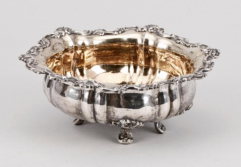 SKÅLFAT, silver, senempire/nyrokoko, St Petersburg, Ryssland, 1838. Vikt ca 400 gram.