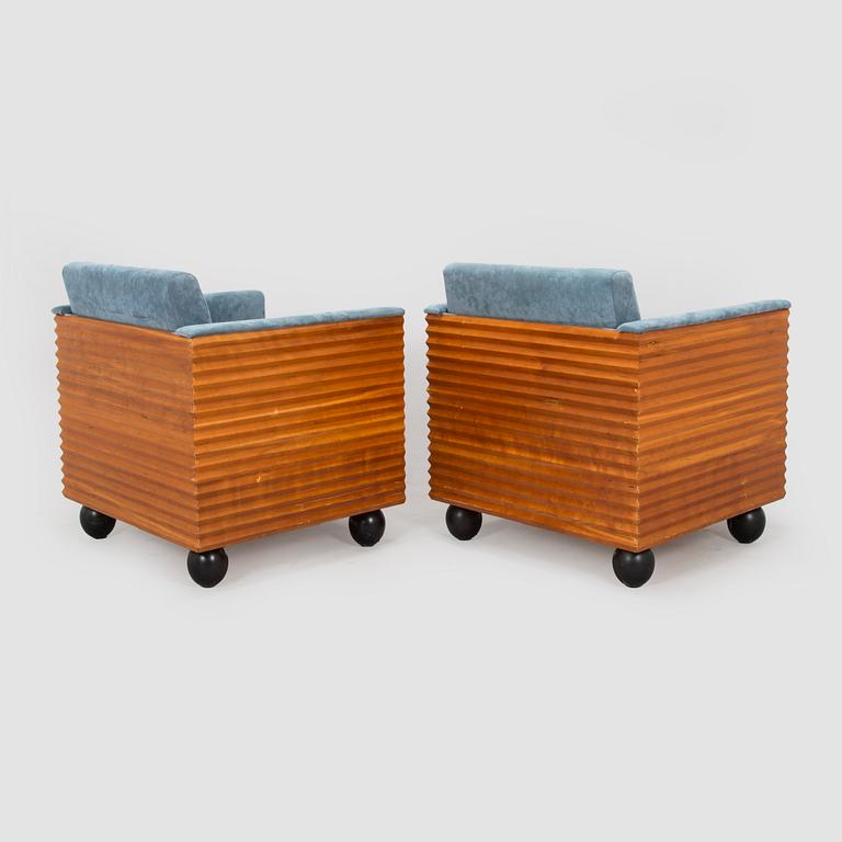 Antti Evävaara, A pair of "Vekki" armchairs, manufacturer Studio Antti E, early 1990s.