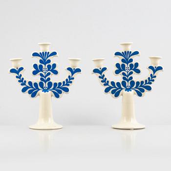 Lisa Larson, ljusstakar, 6 st, ljuslykta samt salt- och pepparströare, stengods och majolika, bl.a. Höganäs.